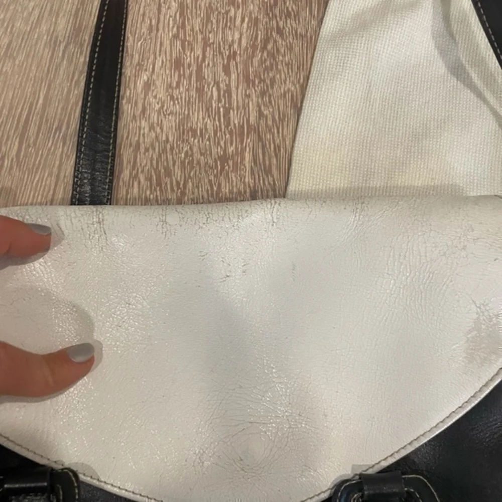 PRADA LEATHER BAG BLACK AND WHITE - Picture 5 of 16